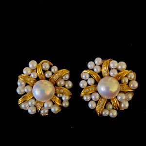 TIFFANY AND CO. Authentic 18k Pearl Earings!!!